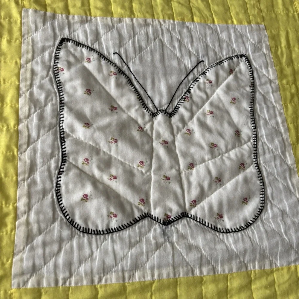 VTG Handmade Quilt Butterfly Appliqué 96 X 70‎ Light Yellow Frame - READ